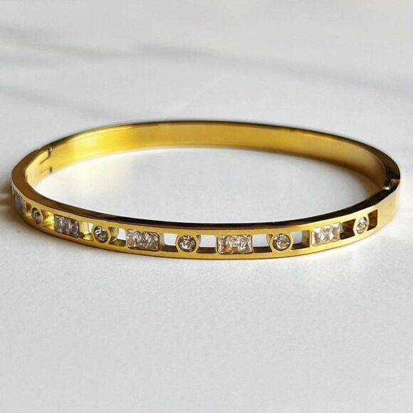 New! “Ella” Gold Studded Bracelet - Picture 1 of 4